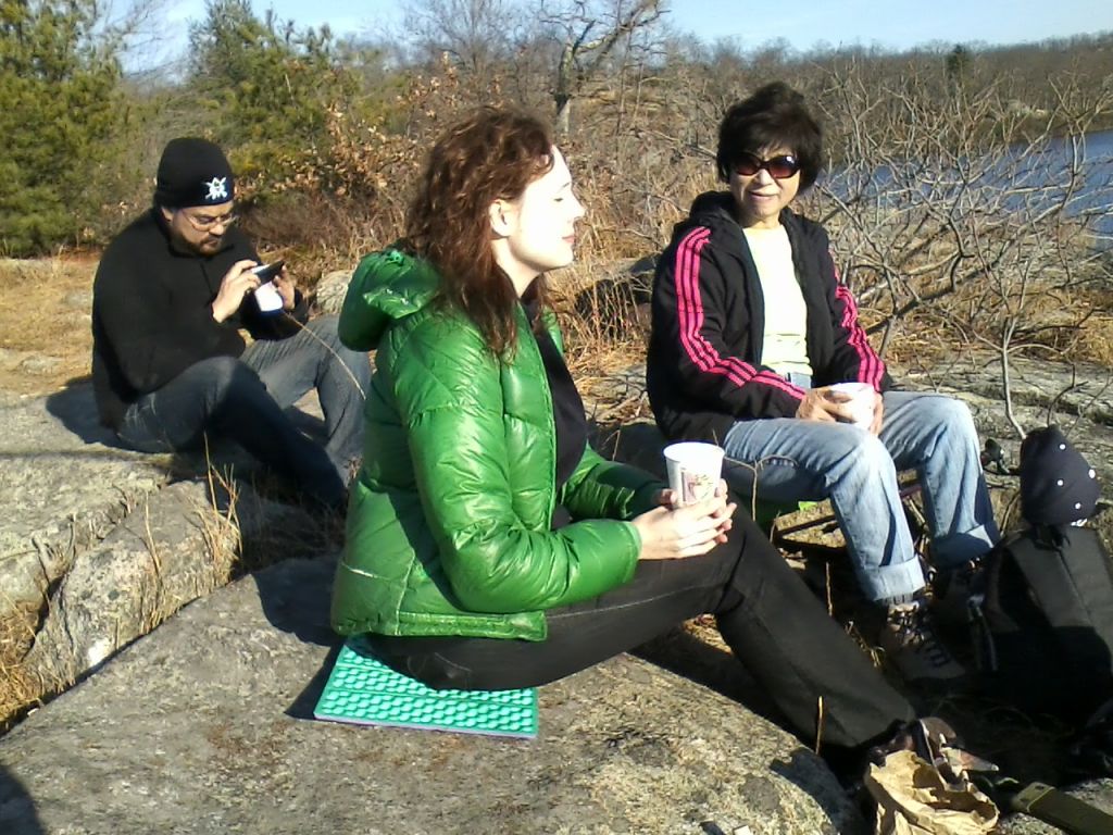 1123121401.jpg : Hiking on Nov 23, 2012 with Jay, Kristine, and us.