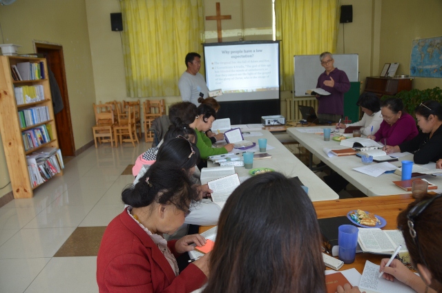 DSC_0231 (640x424).jpg : First Day of Seminar in Mongolia Sept 9, 2012