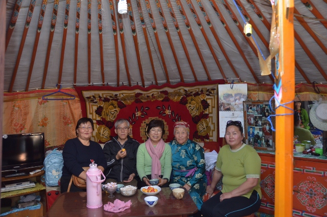 DSC_0228 (640x424).jpg : Mongol Mission Trip - 4th Day of Seminar (Sept 13, 2012)
