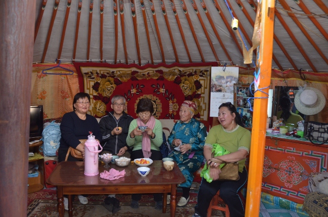 DSC_0230 (640x424).jpg : Mongol Mission Trip - 4th Day of Seminar (Sept 13, 2012)