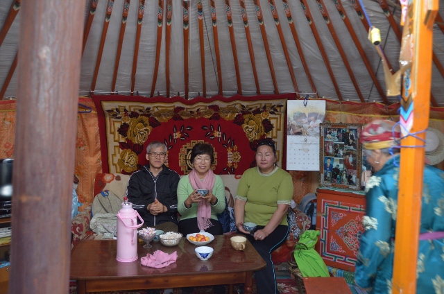 DSC_0226 (640x424).jpg : Mongol Mission Trip - 4th Day of Seminar (Sept 13, 2012)