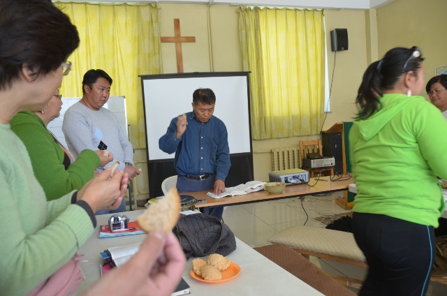 DSC_0102 (640x424).jpg : Mongol Mission Trip - 4th Day of Seminar (Sept 13, 2012)