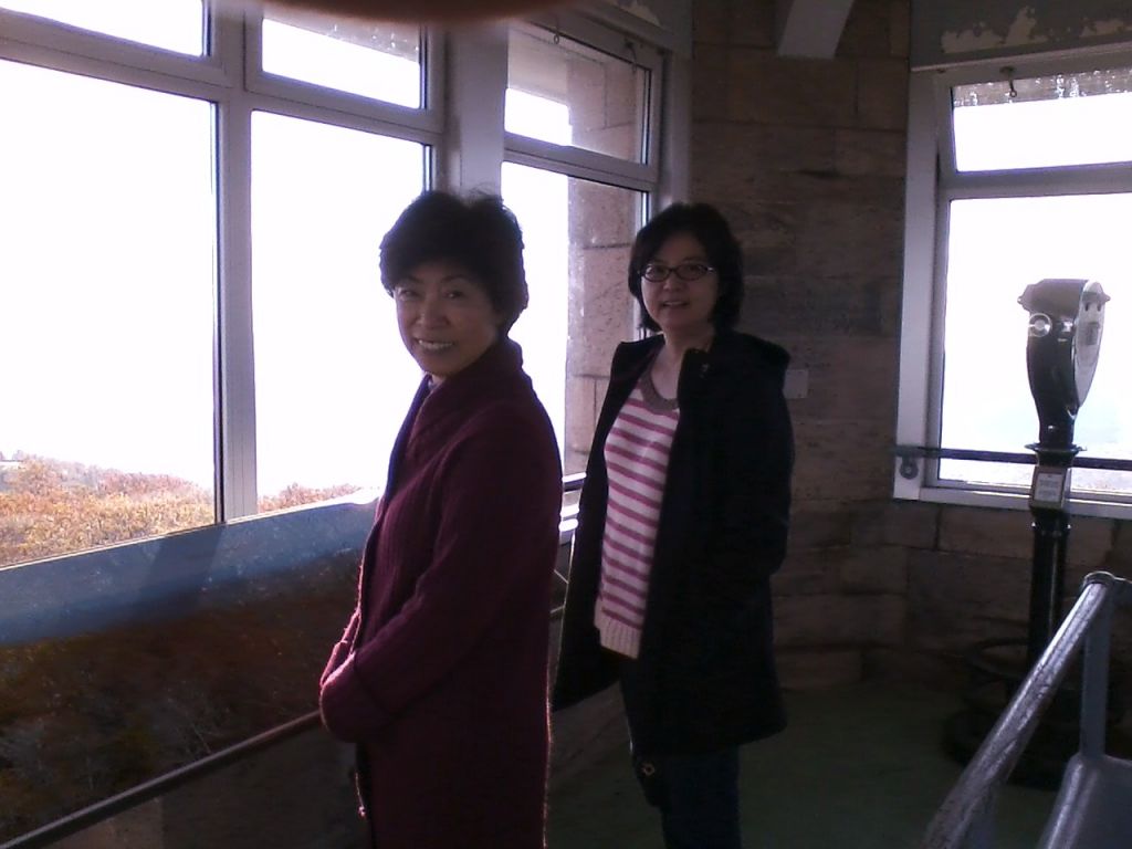 1020120943.jpg : Oct 20, 2010 Bear Mountain Tower