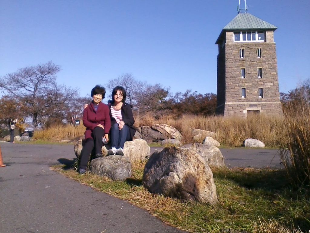 1020121001a.jpg : Oct 20, 2010 Bear Mountain Tower