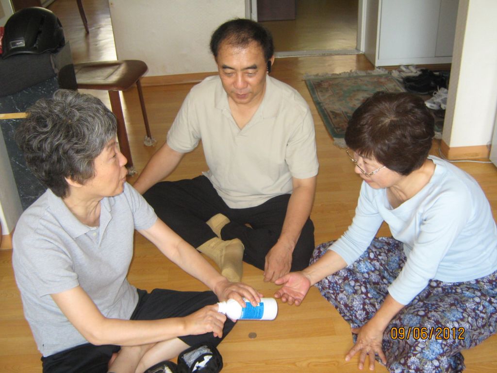 120906a Sisters n brother.JPG : Trip to Seoul Sept 3-8, 2012
