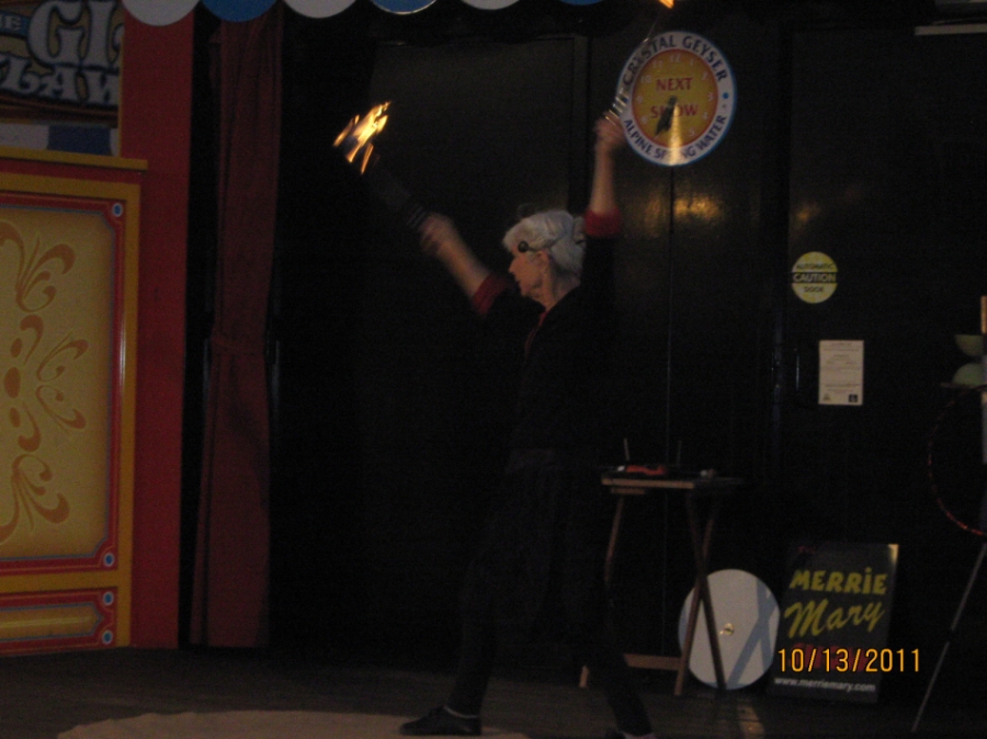 Photo Editor_Pier 39 111013s the show 58 yr old woman.JPG : (4) Fisherman's Wharf and Pier 39