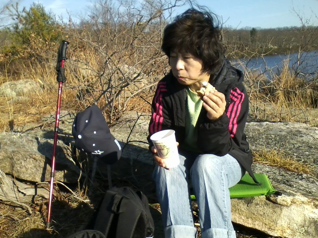 1123121351.jpg : Hiking on Nov 23, 2012 with Jay, Kristine, and us.