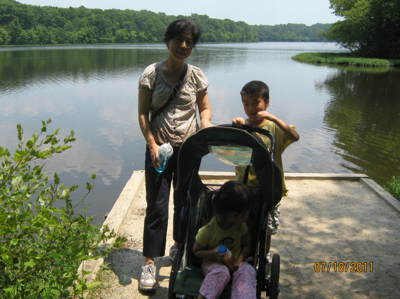 Photo Editor_110718bk Myungja n Josiah n Karis at Burke Lake.JPG